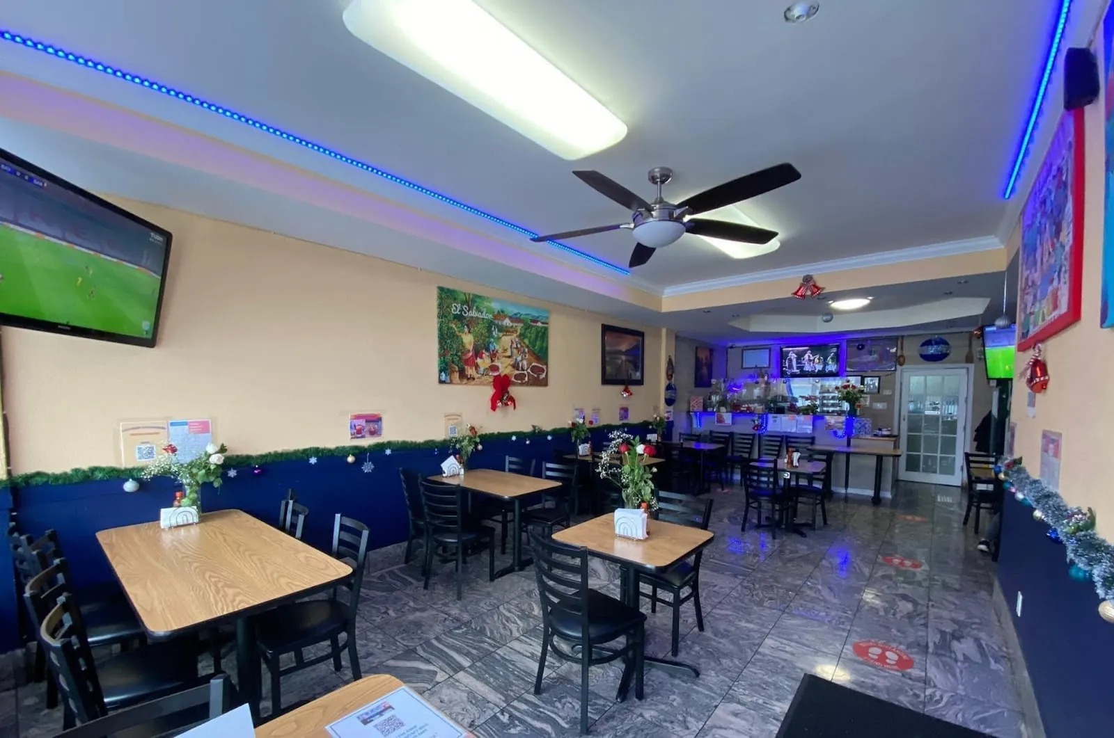 Amanecer Salvadoreño Restaurant, latin american kitchen at 2663 Islington Avenue in Etobicoke, Toronto