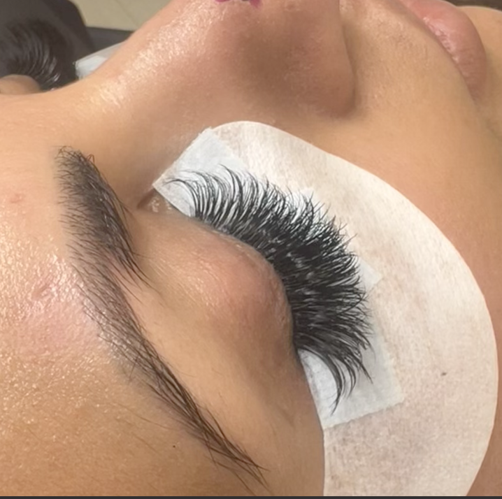 Bella Babe Beauty Bar, beauty salon at 4959 Dundas Street West in Etobicoke, Toronto