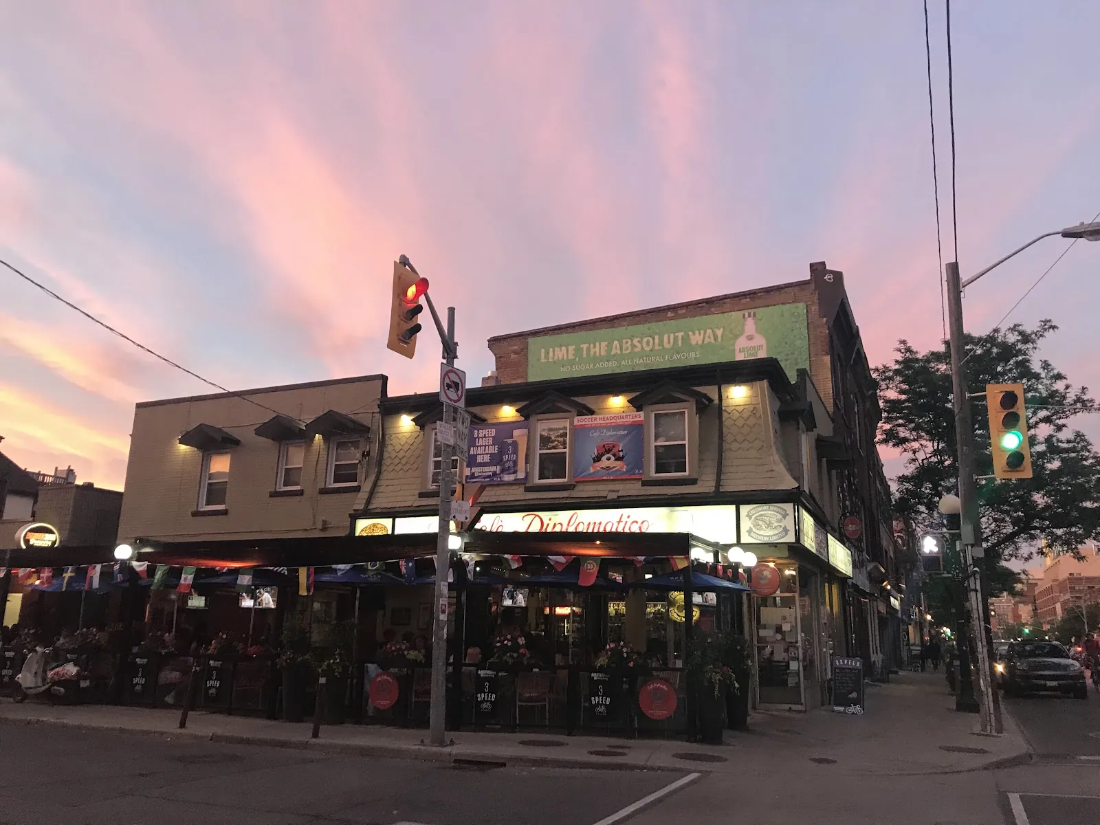 Cafe Diplomatico Restaurant & Pizzeria, italian kitchen at 594 College Street in Old Toronto, Toronto