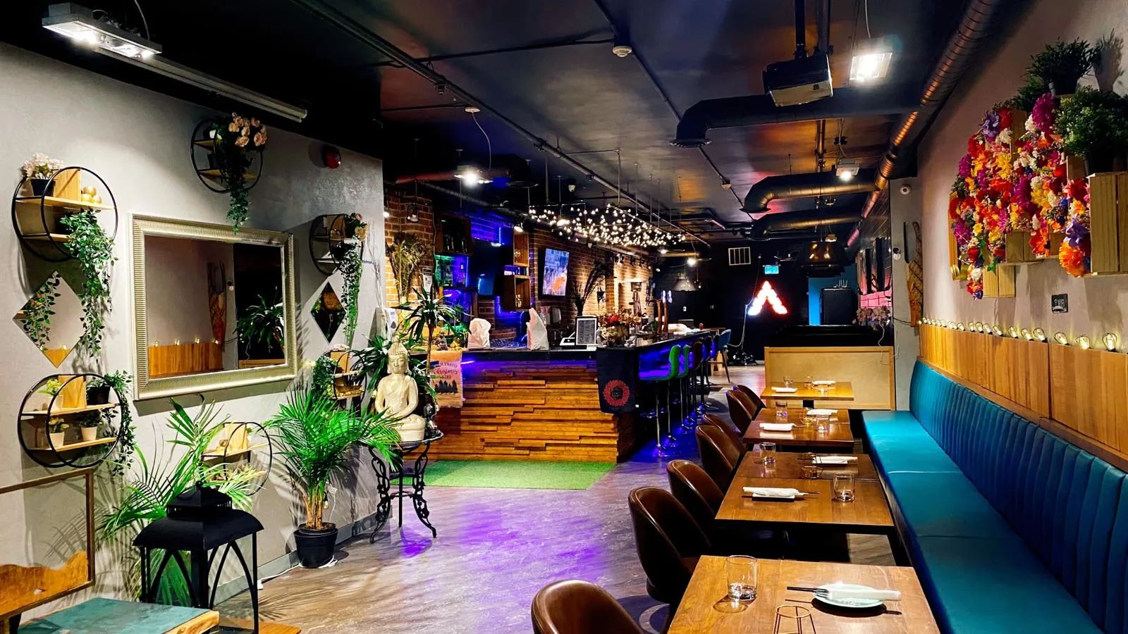 Crystal Thani Kitchen & Bar, thai kitchen at 571 College Street in Old Toronto, Toronto