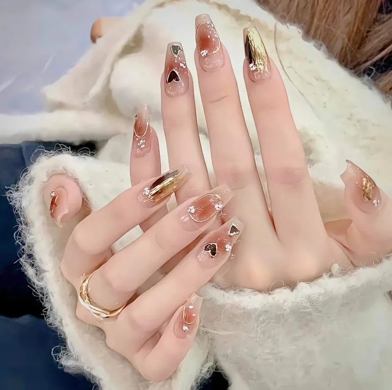 Deluxe Nails & Spa, beauty salon at 1077 North Service Road in Etobicoke, Toronto