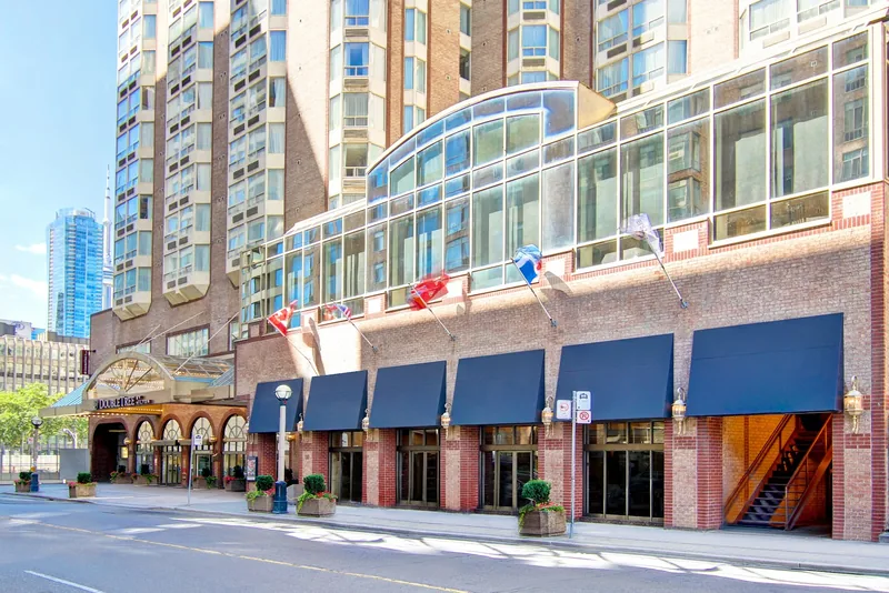 Double Tree by Hilton Hotel, hotel at 108 Chestnut Street in Old Toronto, Toronto