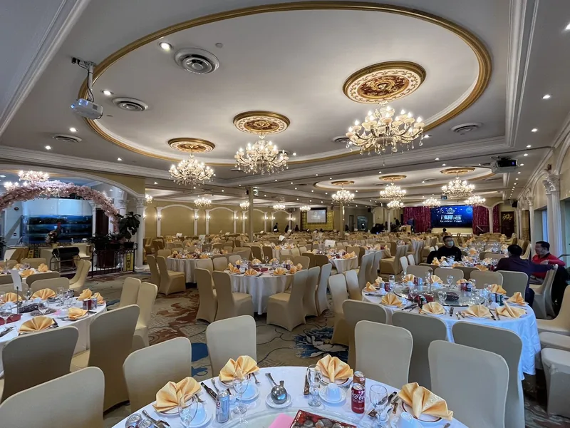 Grandeur Palace 華麗宮大酒樓, chinese kitchen at 2301 Brimley Road in Scarborough, Toronto