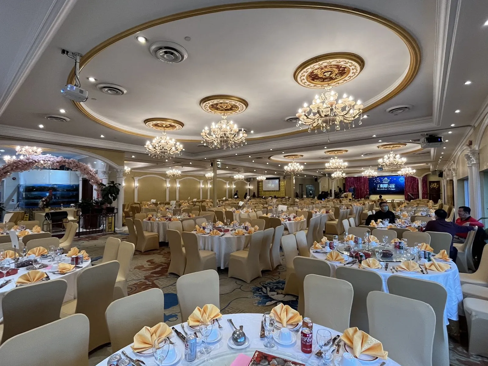 Grandeur Palace 華麗宮大酒樓, chinese kitchen at 2301 Brimley Road in Scarborough, Toronto