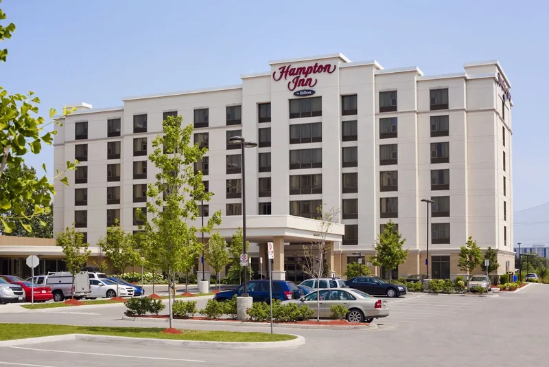 Hampton, hotel at 5515 Eglinton Avenue West in Etobicoke, Toronto