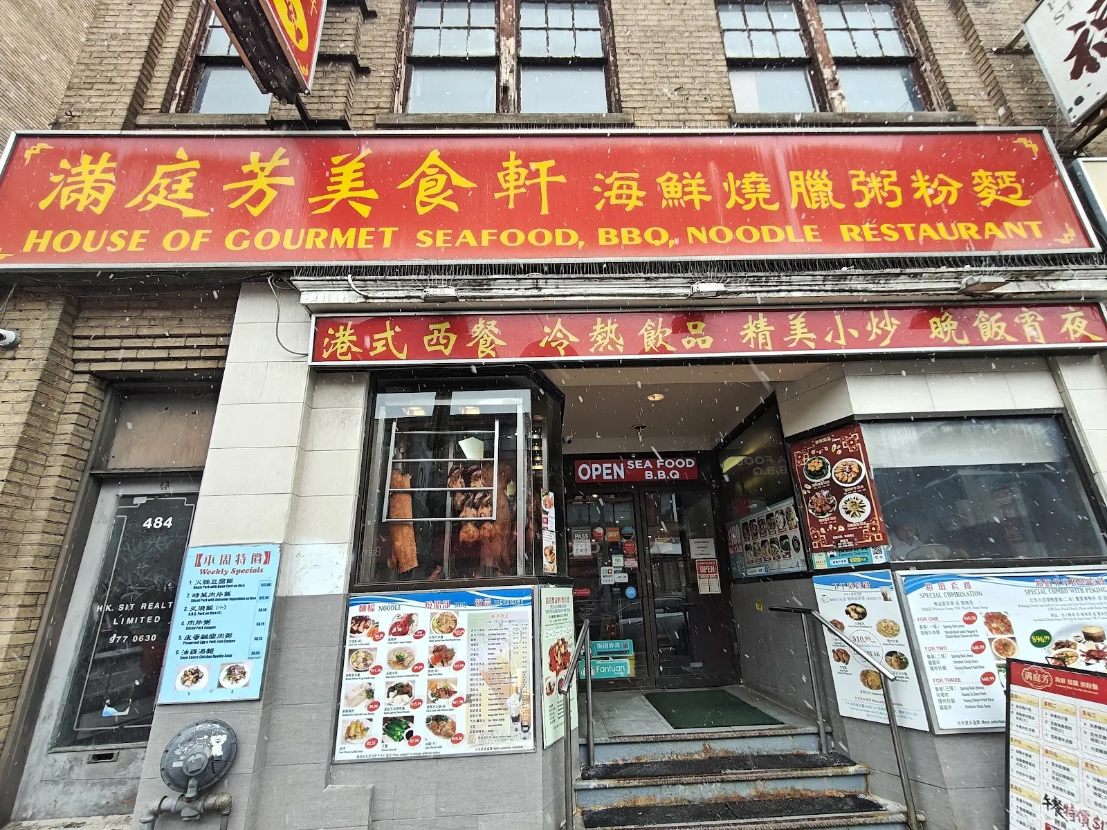 House Of Gourmet, chinese kitchen at 484 Dundas Street West in Old Toronto, Toronto