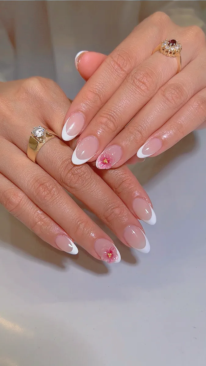 Infinity Nail Bar, beauty salon at 704 Bloor Street West in Old Toronto, Toronto