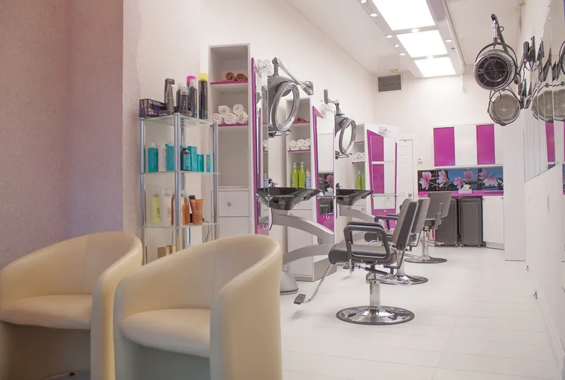 Inna's Coiffure Hair Salon, hair salon at 1500 Islington Avenue in Etobicoke, Toronto