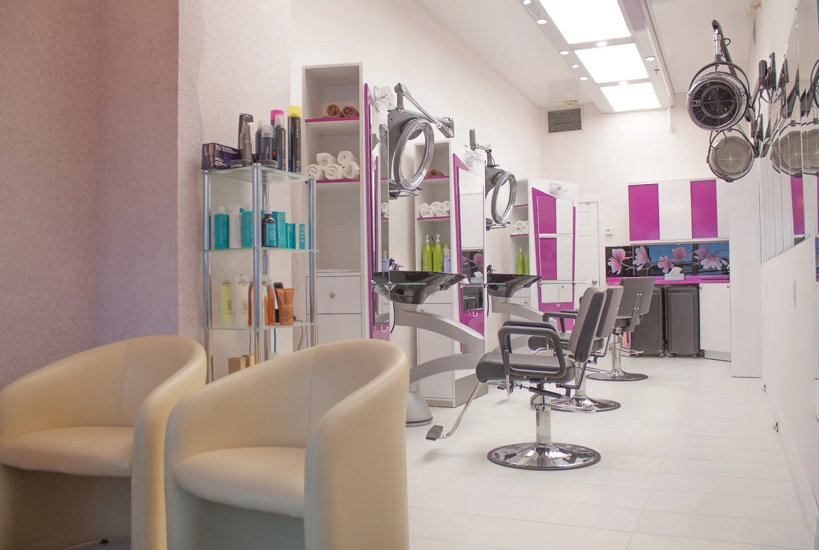 Inna's Coiffure Hair Salon, hair salon at 1500 Islington Avenue in Etobicoke, Toronto