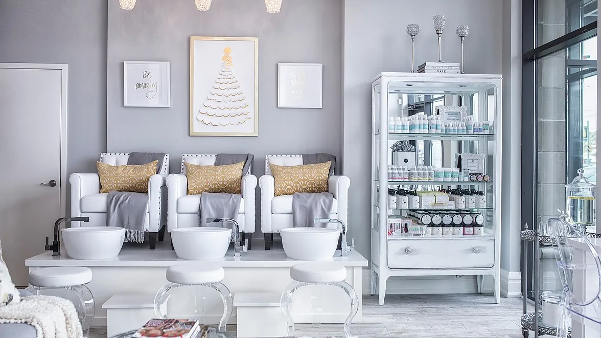 Jaja Spa, beauty salon at 3561 Lake Shore Boulevard West in Etobicoke, Toronto