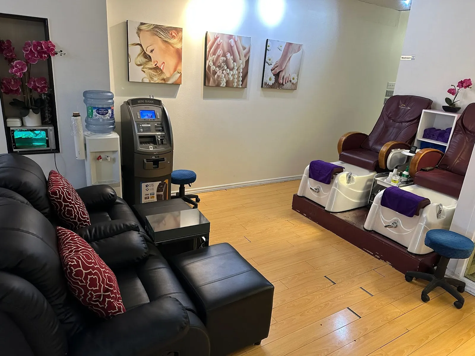 Jasmine Beauty Health, beauty salon at 49 Elm Street in Old Toronto, Toronto