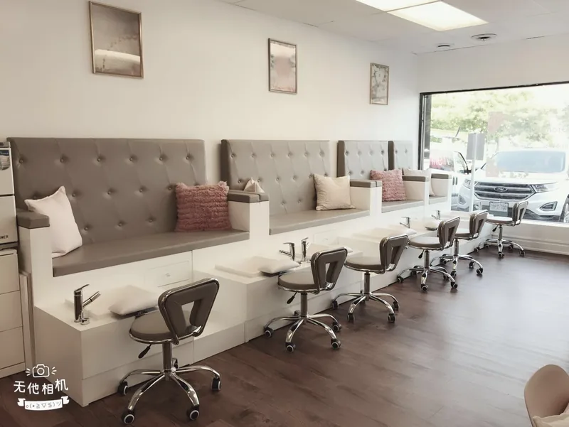 KuoQi Nails, beauty salon at 2975 Bloor Street West in Etobicoke, Toronto