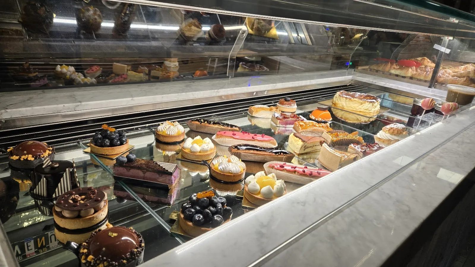 L'Avenue - Boulangerie, bakery at 1850 Avenue Road in Old Toronto, Toronto