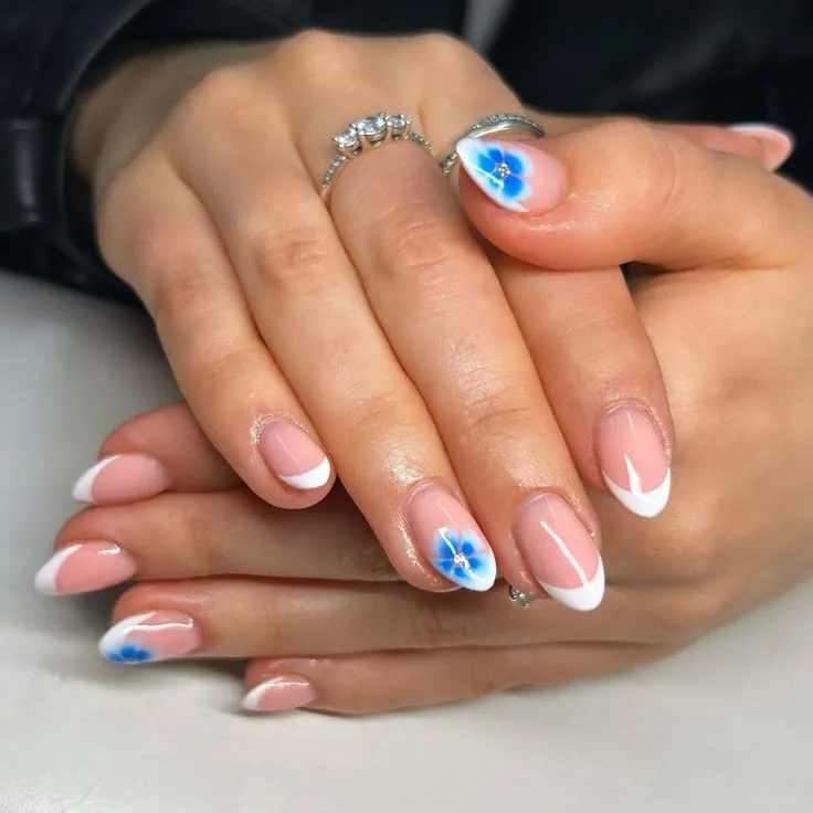 LA Nails, beauty salon at 856 The Queensway in Etobicoke, Toronto