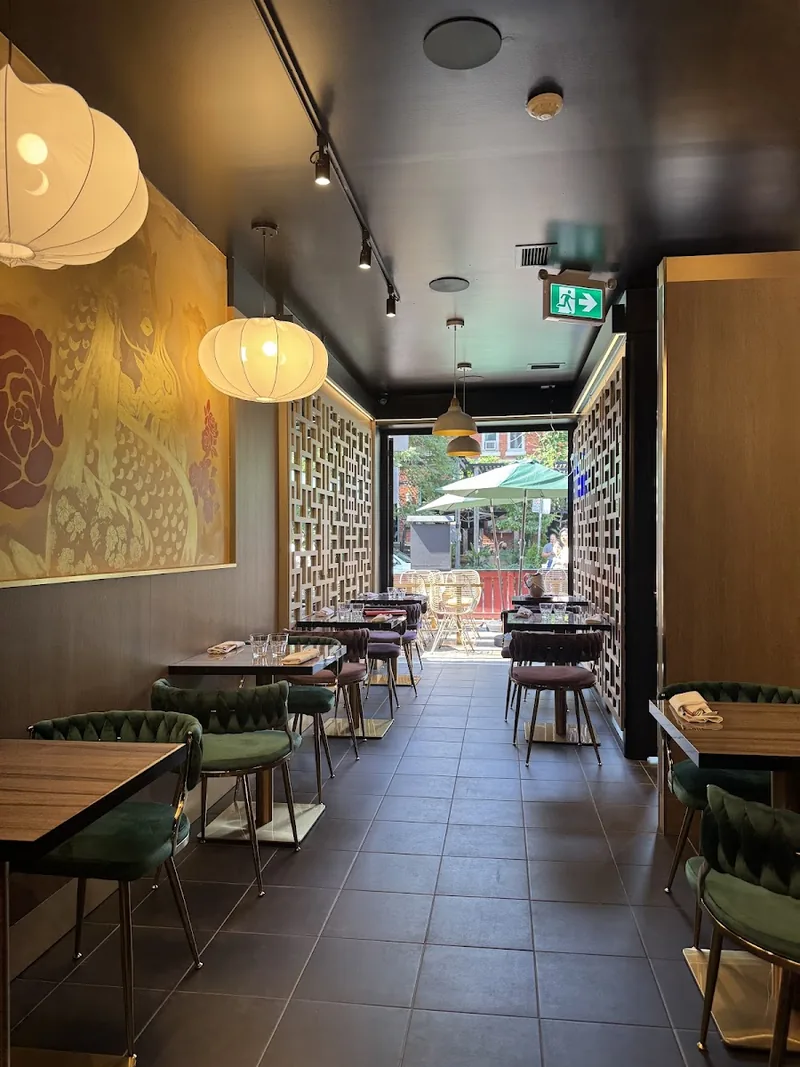 LHAO Thai Chinese, thai kitchen at 39 Baldwin Street in Old Toronto, Toronto