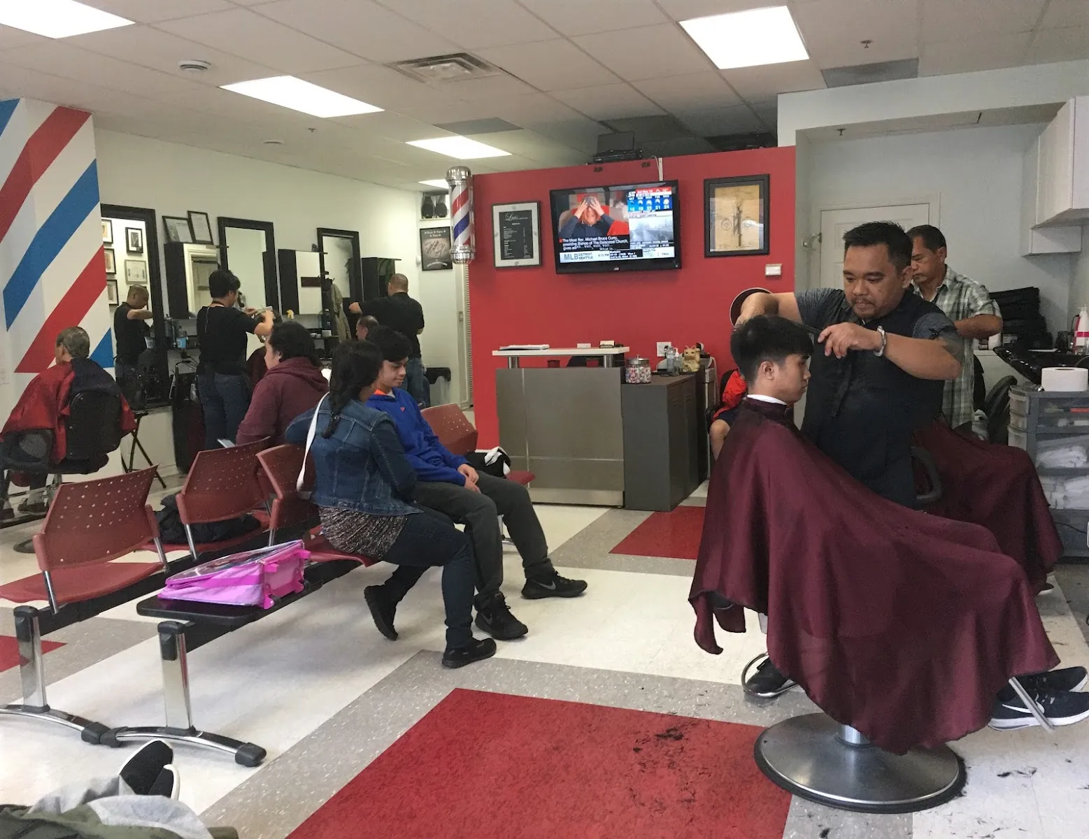 Lui’s Hairstlyling, hair salon at 17 3024 Hurontario Street in Etobicoke, Toronto