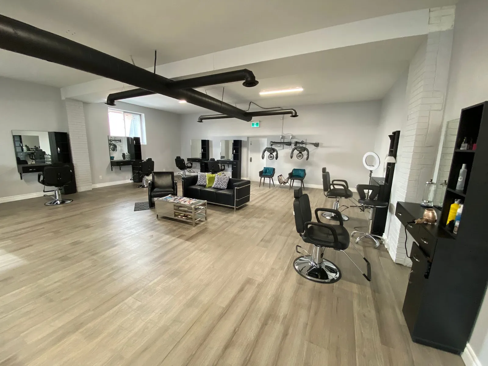 Mane Paradise Hair Salon & Barber, hair salon at 1311 Weston Road in Etobicoke, Toronto