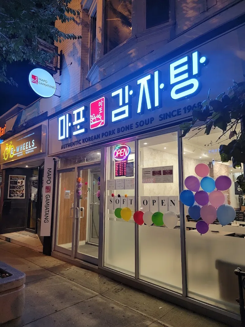 마포감자탕 Mapo Gamjatang Bloor, korean kitchen at 630 Bloor Street West in Old Toronto, Toronto