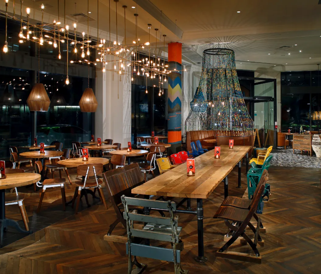 Nando's PERi-PERi, portuguese kitchen at 832 Bay Street in Old Toronto, Toronto