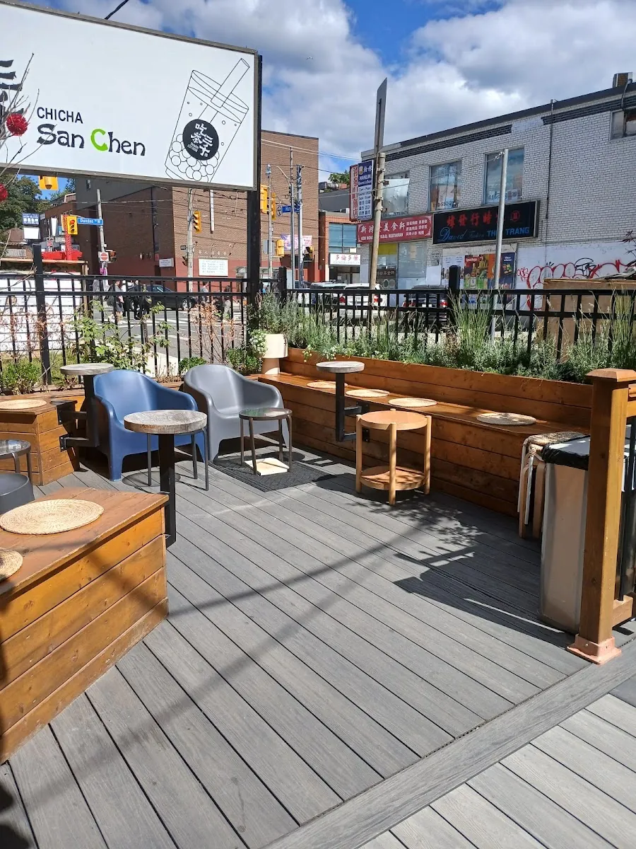 New Hong Fatt BBQ, chinese kitchen at 443 Dundas Street West in Old Toronto, Toronto