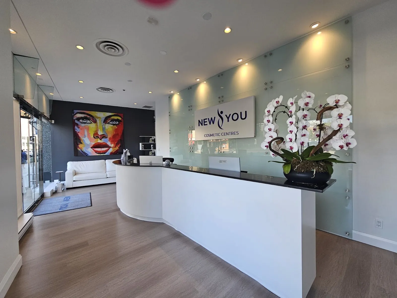 New You, beauty salon at 1920 Yonge Street in Old Toronto, Toronto