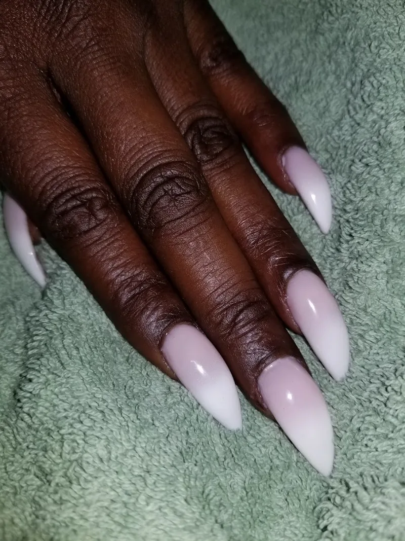 Oscar Nails & Spa, beauty salon at 3047 Hurontario Street in Etobicoke, Toronto