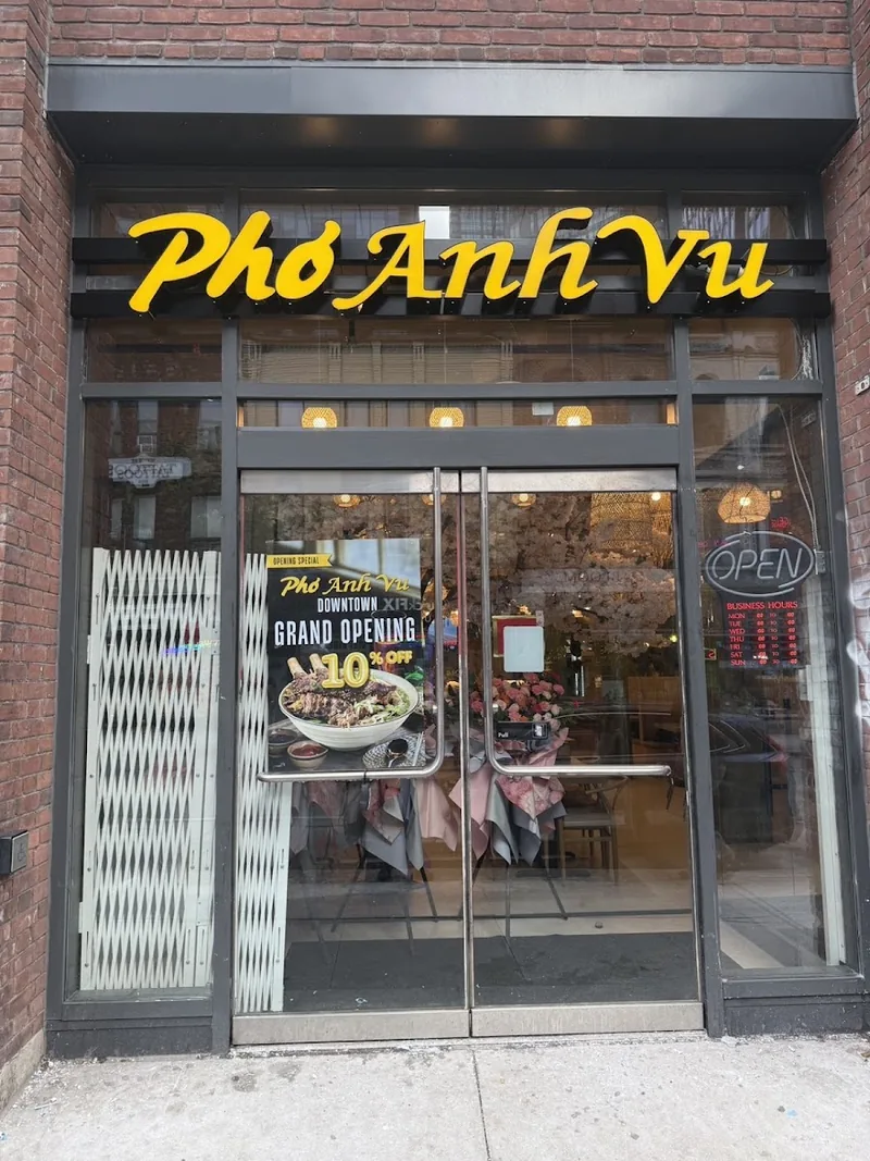 Pho Anh Vu Toronto, vietnamese kitchen at 577 Yonge Street in Old Toronto, Toronto