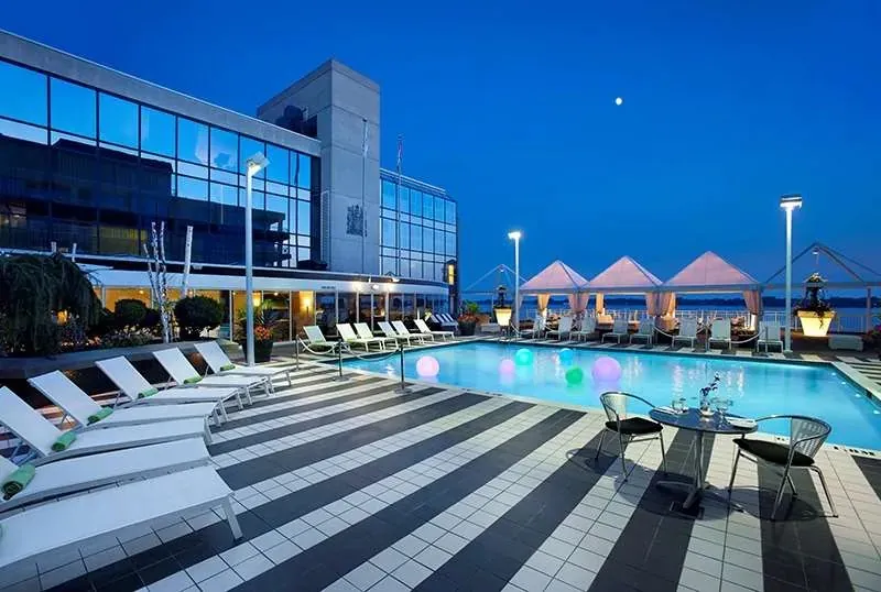 Radisson Blu Hotel Toronto - Harbour Front, hotel at 249 Queens Quay West in Old Toronto, Toronto
