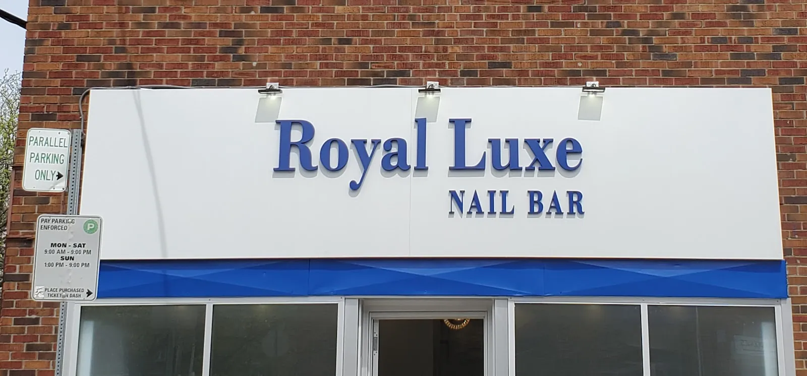 Royal Luxe Nail Bar, beauty salon at 1 Willingdon Boulevard in Etobicoke, Toronto