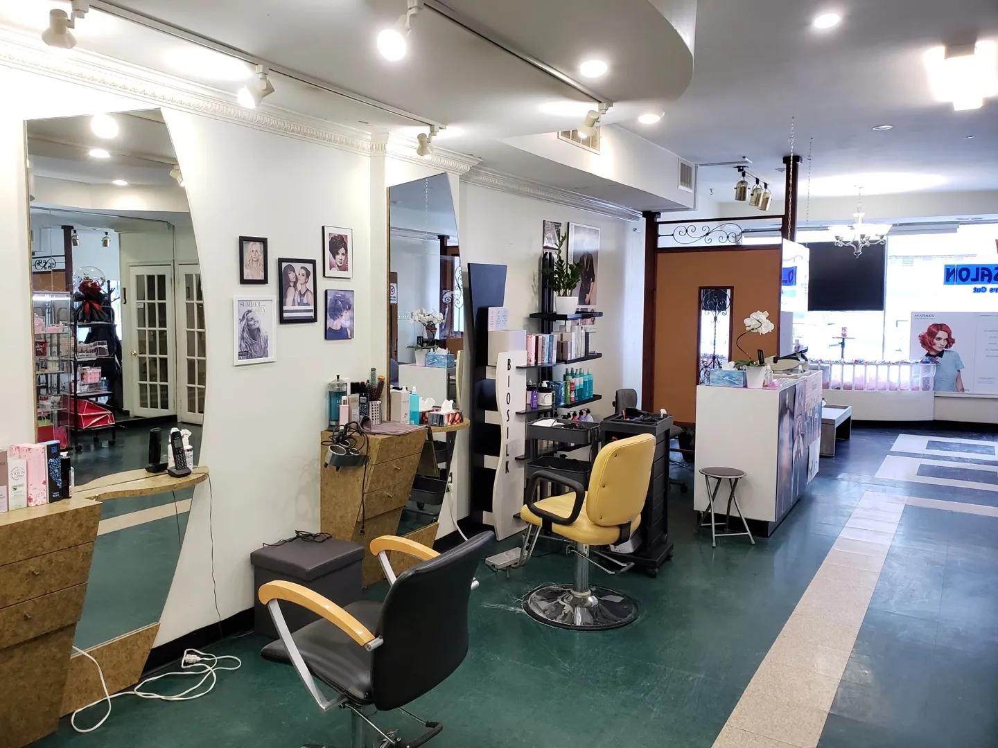 S&C Hair Studio, hair salon at 5086 Dundas Street West in Etobicoke, Toronto