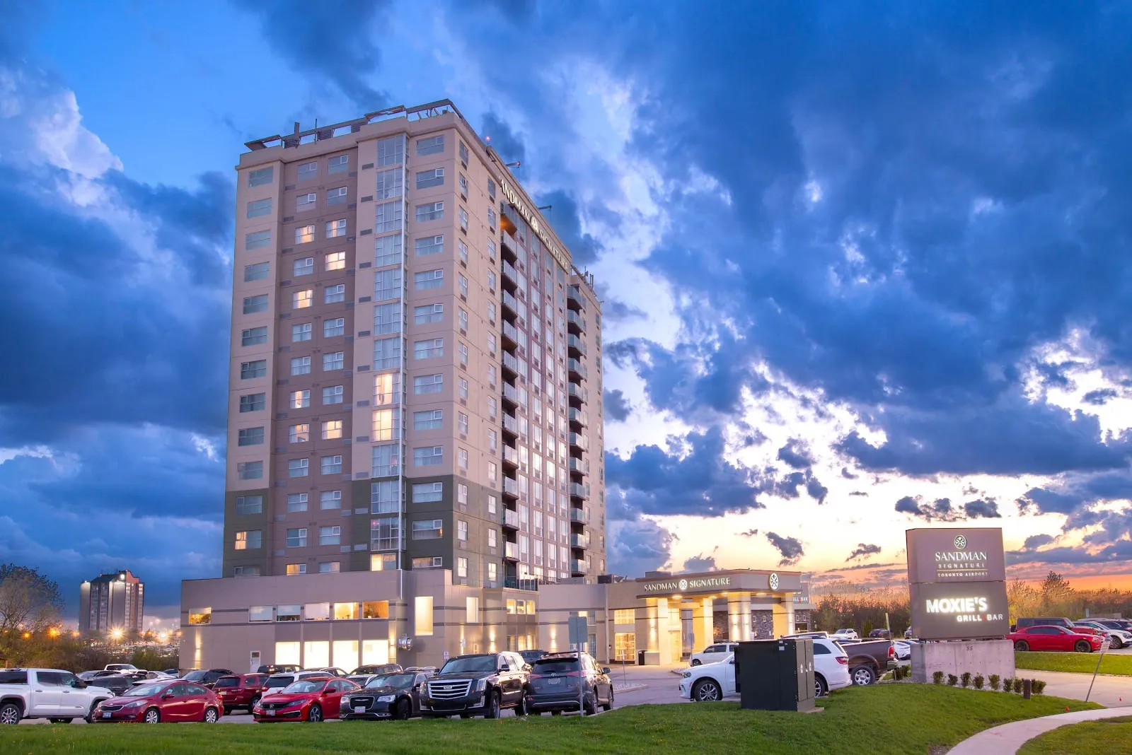 Sandman Hotel Toronto Airport, hotel at 55 Reading Court in Etobicoke, Toronto