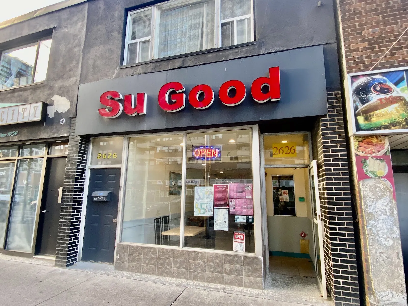 Su-Good Chinese Restaurant, chinese kitchen at 2626 Danforth Avenue in East York, Toronto