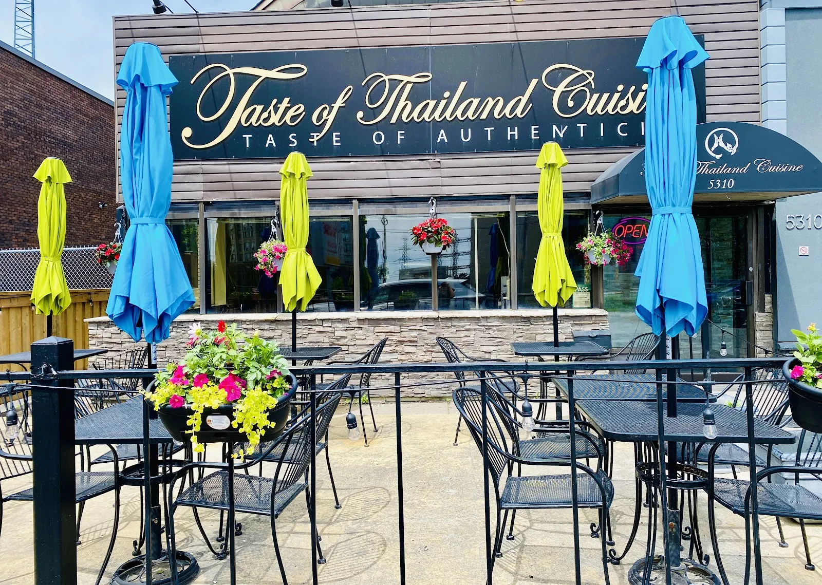 Taste Of Thailand Cuisine, thai kitchen at 5310 Dundas Street West in Etobicoke, Toronto