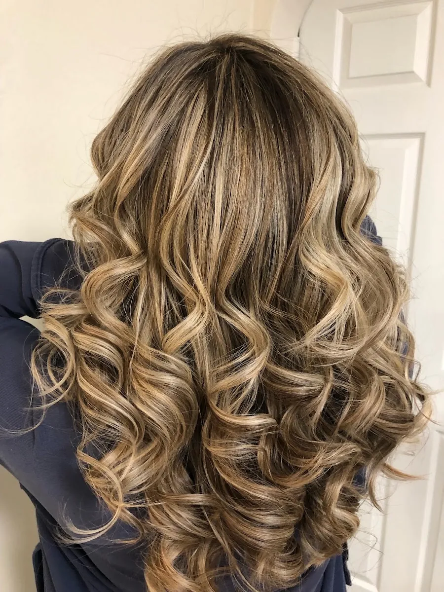 Villaggio Hair & Beauty Salon, hair salon at 4883 Dundas Street West in Etobicoke, Toronto