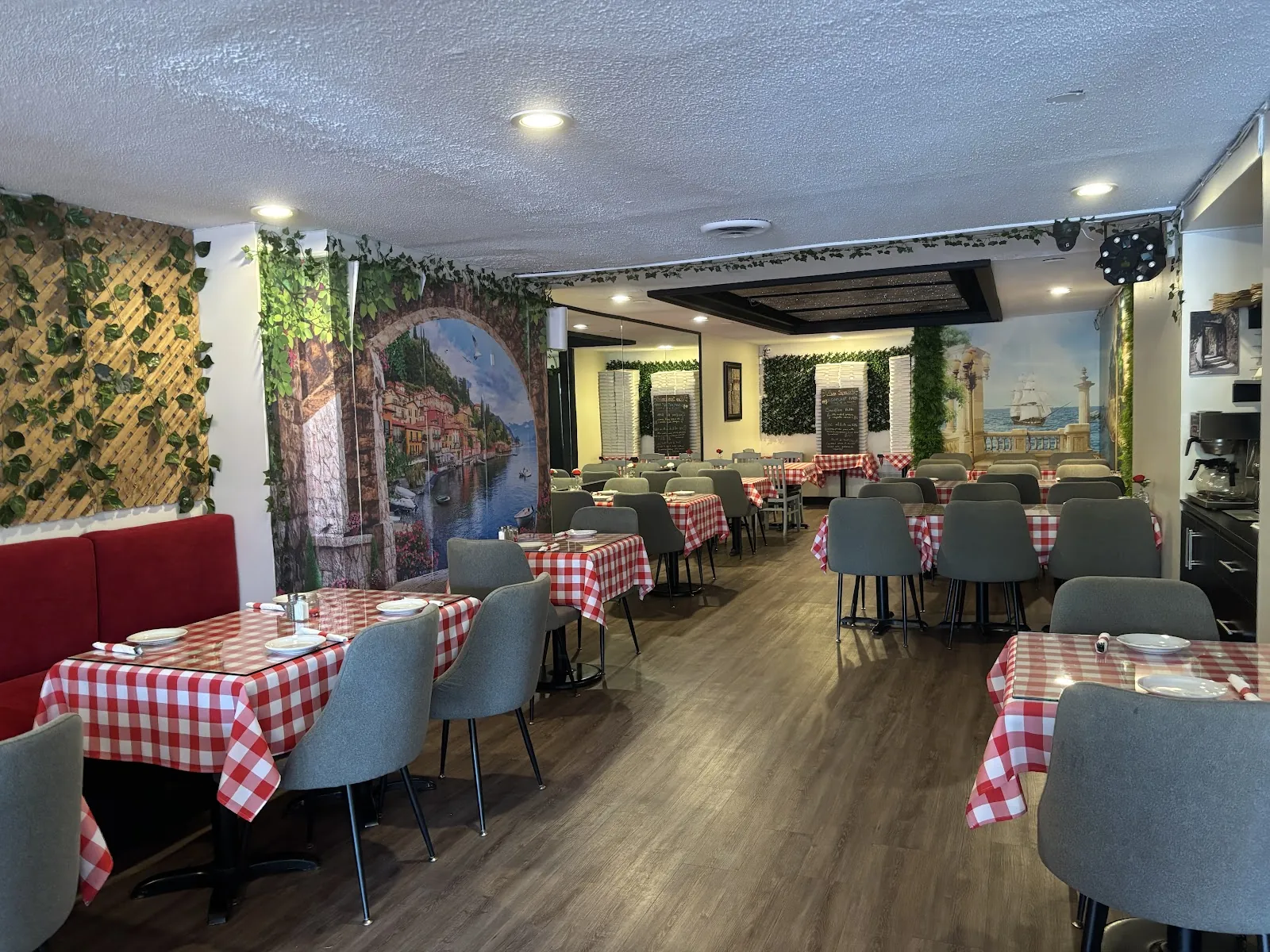 Viva Pizzeria & Pasta House, italian kitchen at 158 O'Connor Drive in East York, Toronto