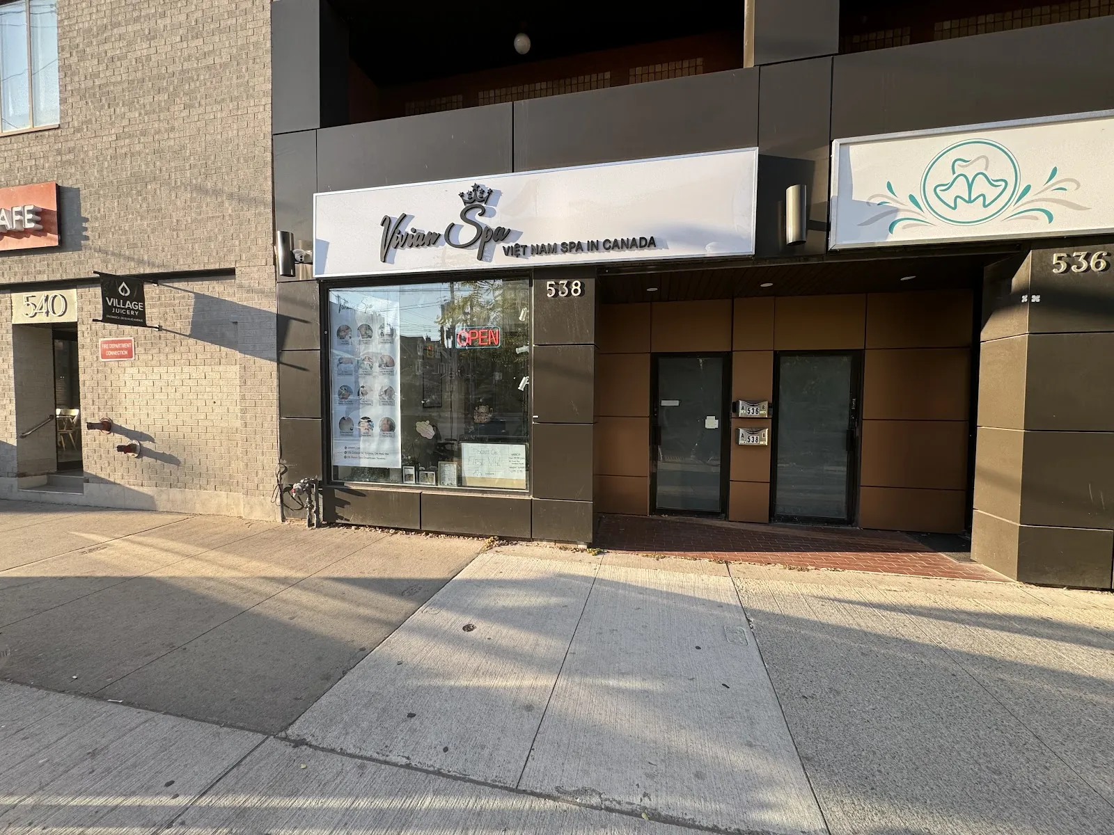 Vivian, beauty salon at 538 College Street in Old Toronto, Toronto